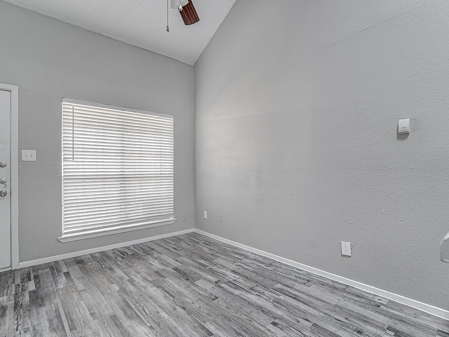 Sam Maverick Apartments — Photo 4