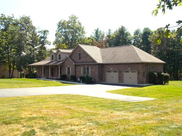 142 Country Woods Dr, Hillsville, VA 24343