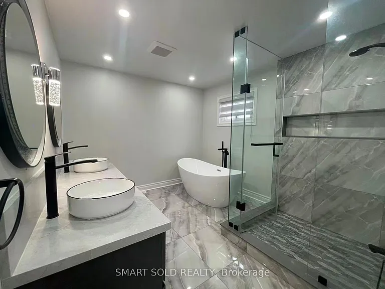 36 Caldbeck Ave #UPPER — Photo 5