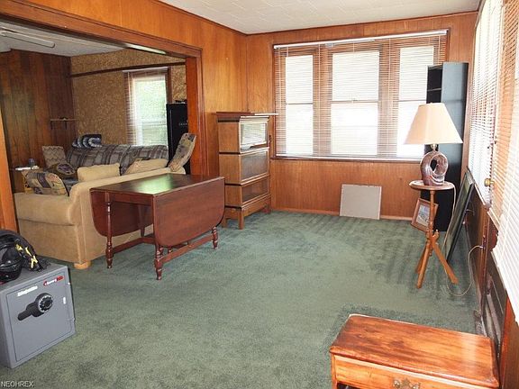 3rd image of 272 E Willowview Dr