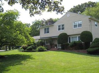 26 Surrey Ln, East Brunswick, NJ