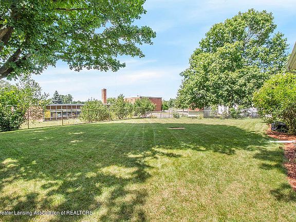 4th image of 4414 Stafford Ave