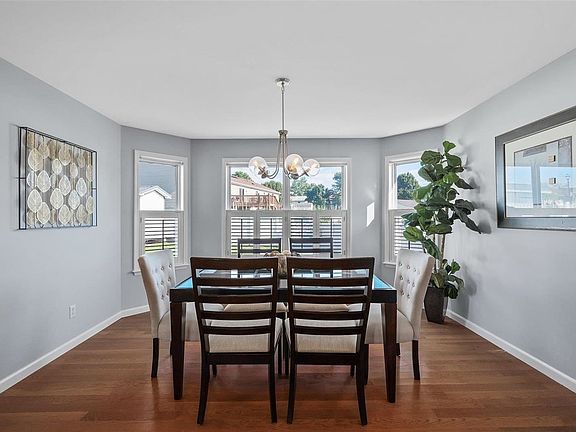 4th image of 131 Carrington Blvd