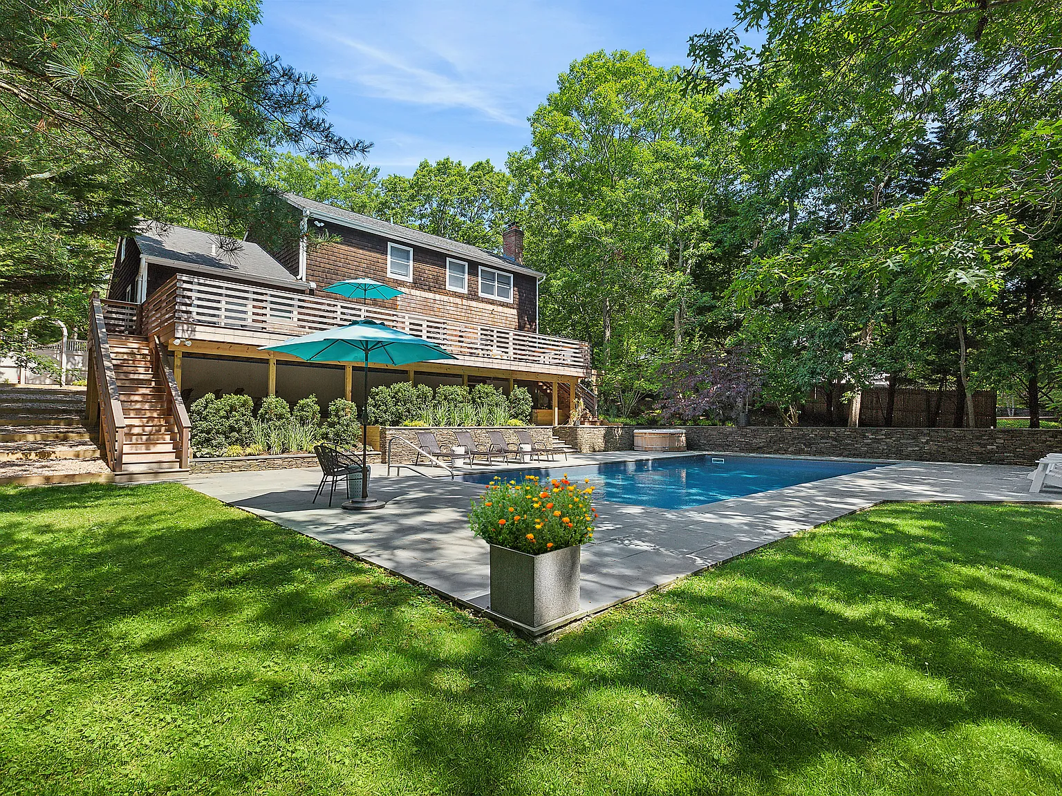 East Hampton 6 Bed Oasis With Water Access — Photo 1