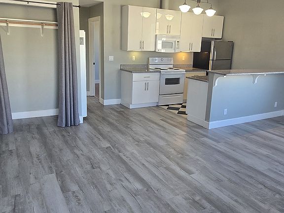 3rd image of 9591 Main St