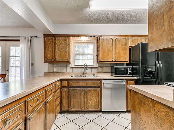 5th image of 1527 Pecan Ave