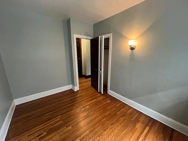 LorWest Flats — Photo 9