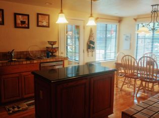 7285 Roxanne Ln, Rohnert Park, CA 94928