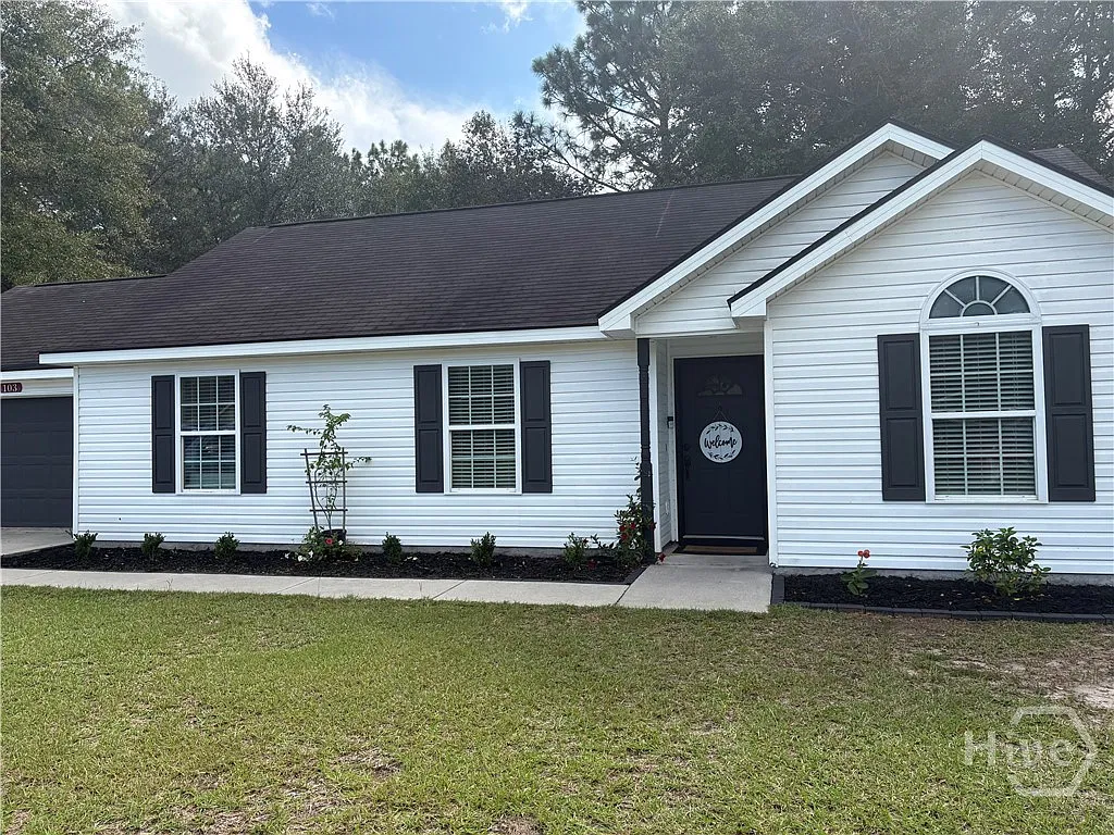 3 bed, 2.0 bath, 1131 sqft, $1,800 — Photo 2