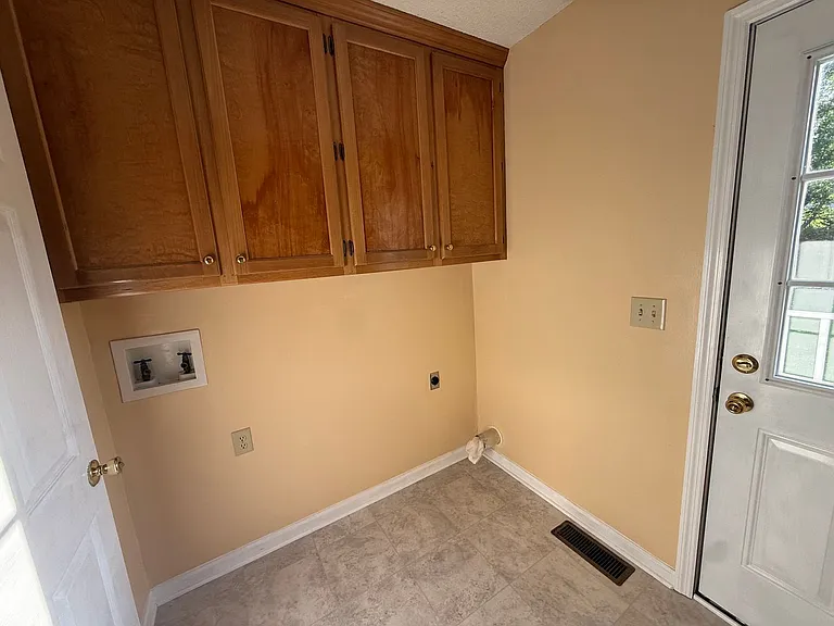 314 Beverly St — Photo 6