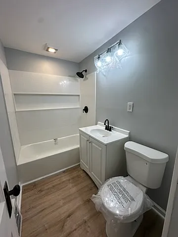 18413 Waterbury Ave — Photo 2