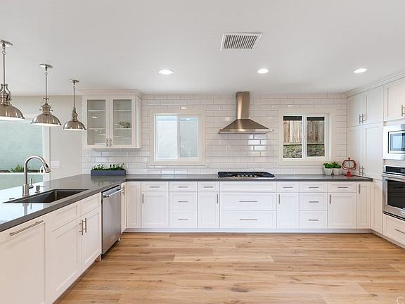 4th image of 279 Brentwood Pl