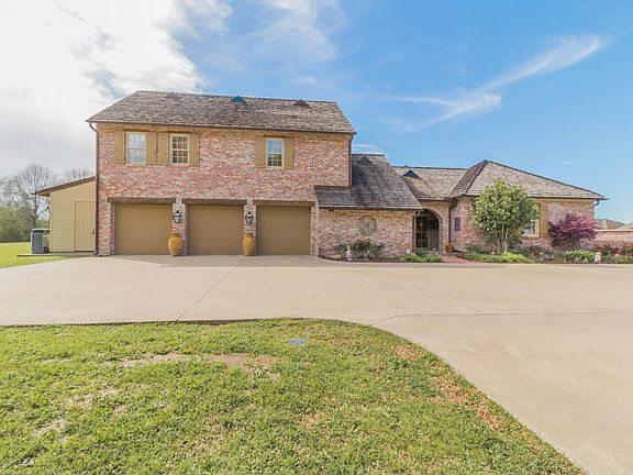 3rd image of 220 Twin Lakes Dr