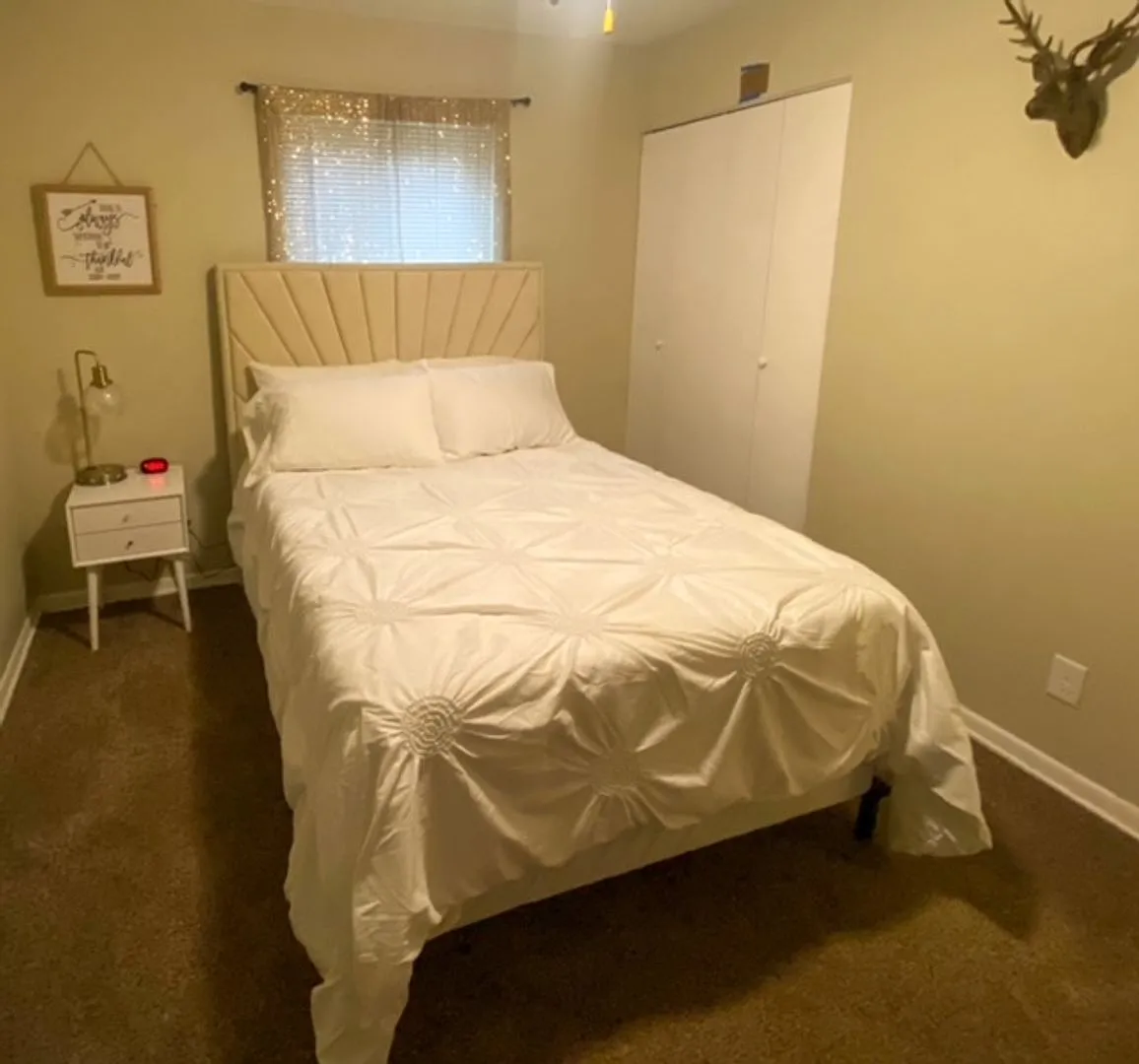 12 Month Lease Pricing Fully Furnished Rental Property First floor duplex unit. Large yard. — Photo 3