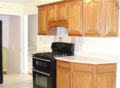 4th image of 2022 Jackson Dr