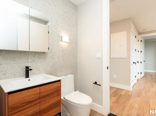 31-61 Vernon Boulevard image 10 of 72