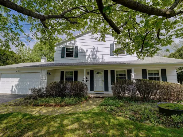 36 Carriage Ct, Pittsford, NY 14534