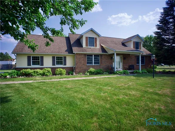 1445 Circle Dr, Millbury, OH 43447