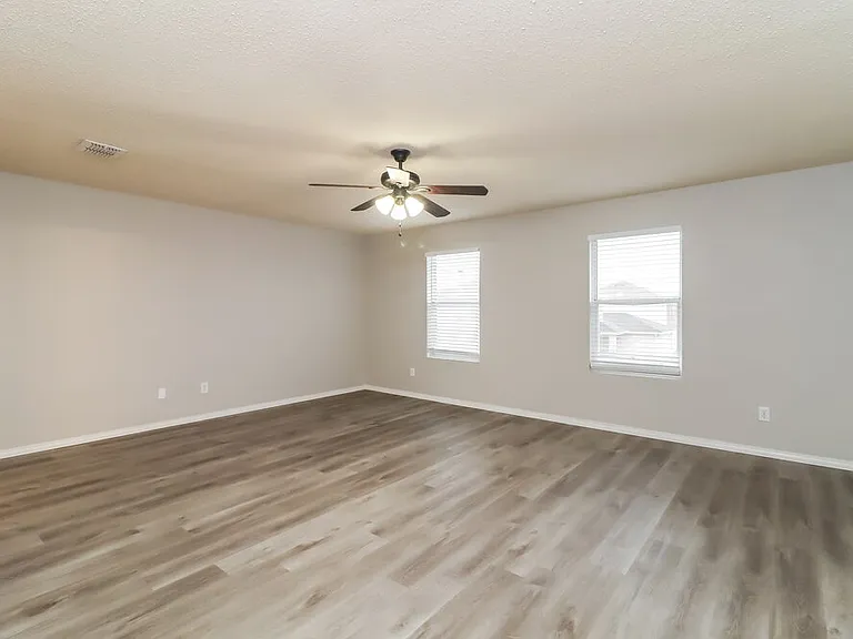 3951 Fox Run Dr — Photo 10