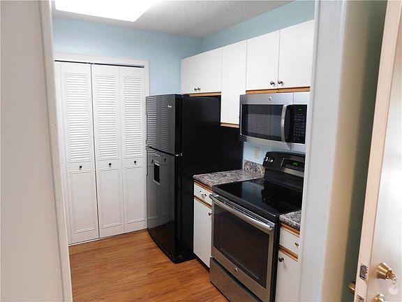 4th image of 36 Plantation Dr APT 203