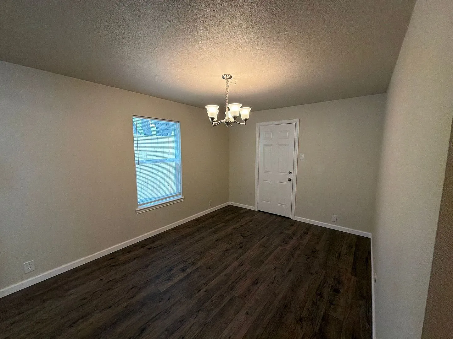 Room in 7 Bedroom Home on Houston St — Photo 4