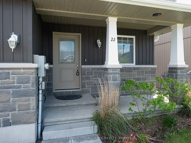 22 Stirling Cres — Photo 2