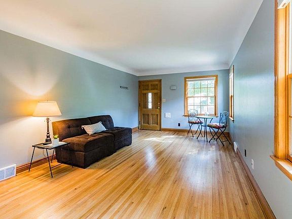 2nd image of 683 36 1/2 Ave NE