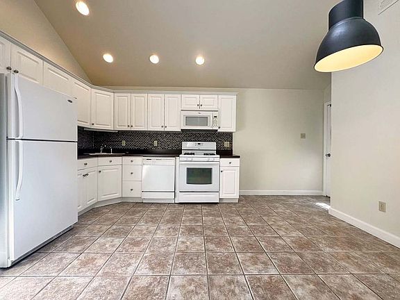 3rd image of 500 Manor House Ln #C9