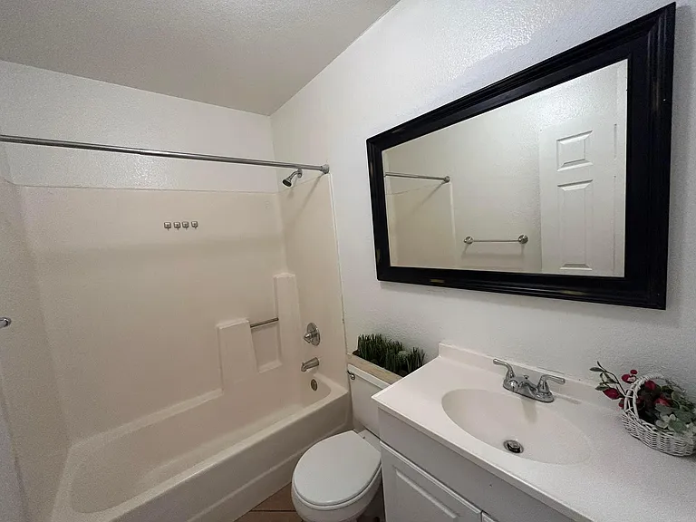 457 E 9th Ave #2 — Photo 5
