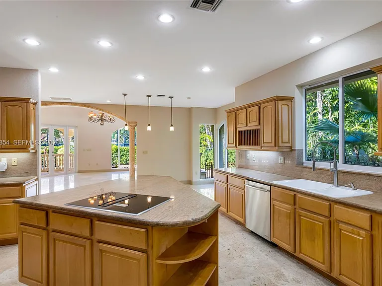 129 Gavilan Ave — Photo 15