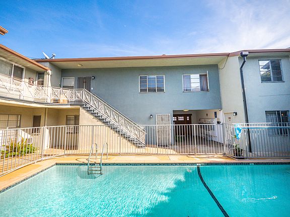 5th image of 2469 S Robertson Blvd #204
