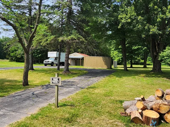 1300 Chesaning St, Saint Charles, MI 48655