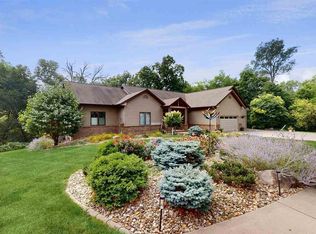 3057 Sandy Beach Rd NE, Swisher, IA 52338