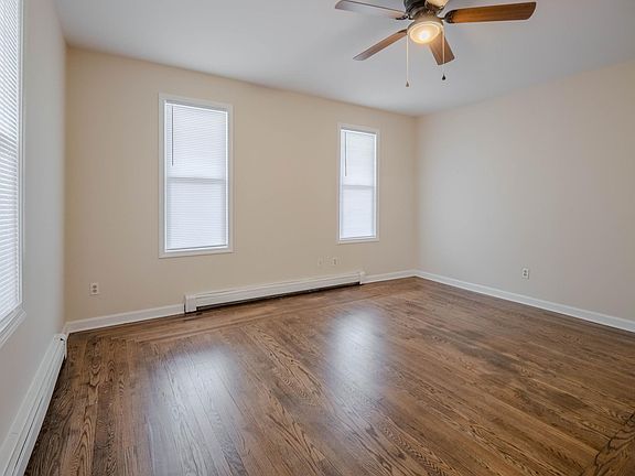 4th image of 48 Unionville Ave #1