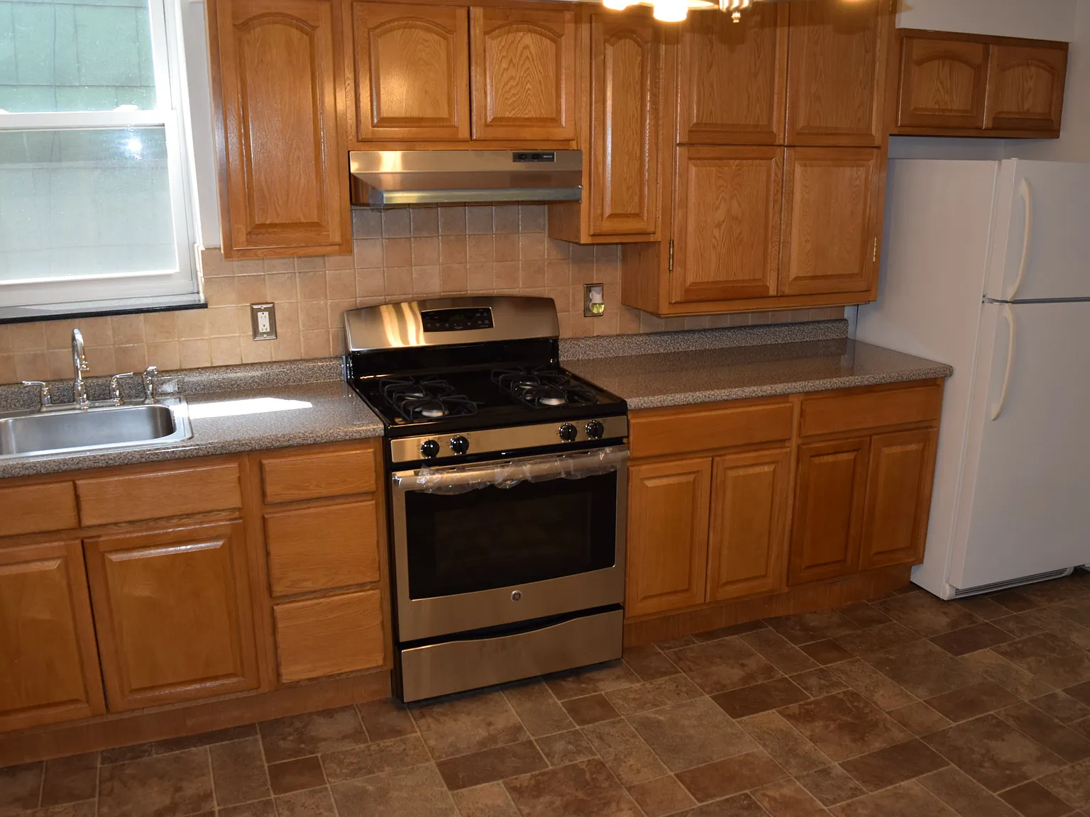 Recently renovated 2rm Apartment — Photo 1
