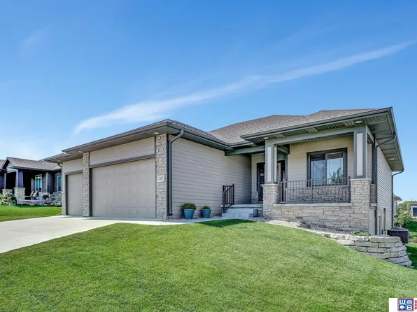 7607 S 79th St, Lincoln, NE 68516