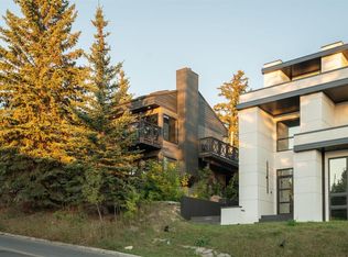 618 10th St NE, Calgary, AB T2E4M9