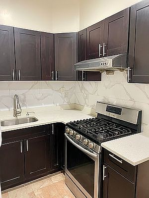 2nd image of 203 E 94th St APT 1B