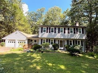 14 Pebble Ridge Rd, Amherst, MA 01002