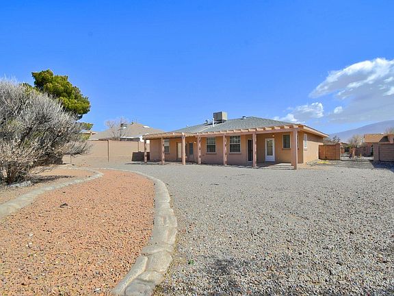 4th image of 2636 Sandia Loop NE