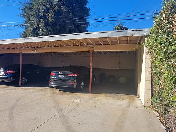 3rd image of 939 E Hyde Park Blvd #3
