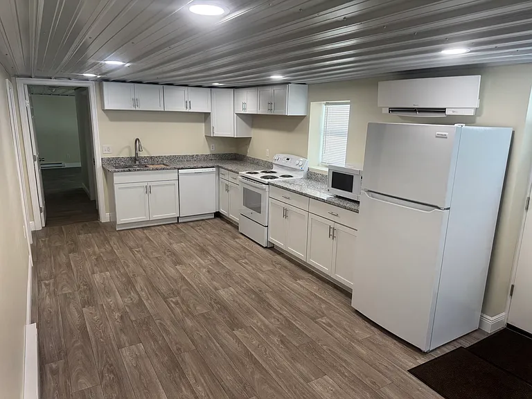 374 Sunview Dr — Photo 3