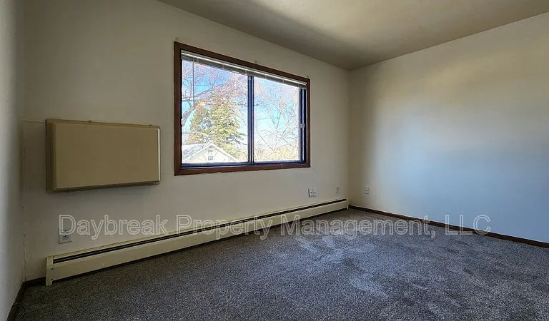 915 7th Ave N #14 — Photo 3
