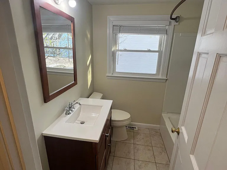 68 Crescent St — Photo 4