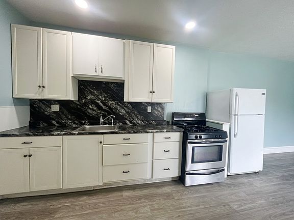 3rd image of 7414 Linwood Ave
