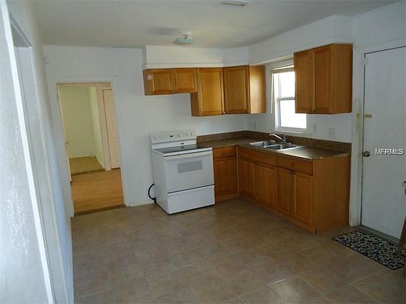 2nd image of 2221 Queen St S
