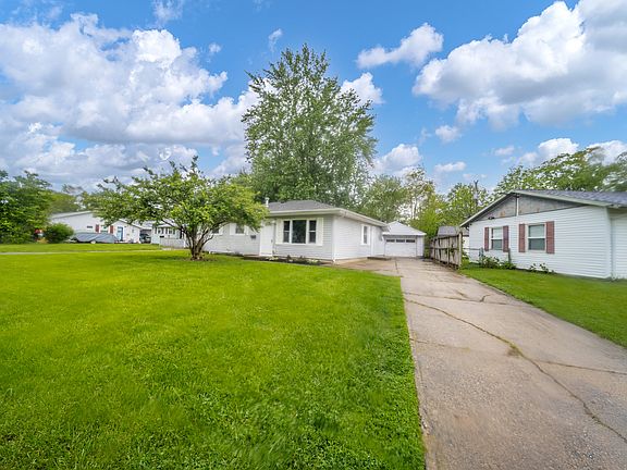 3rd image of 2913 Dakota Dr