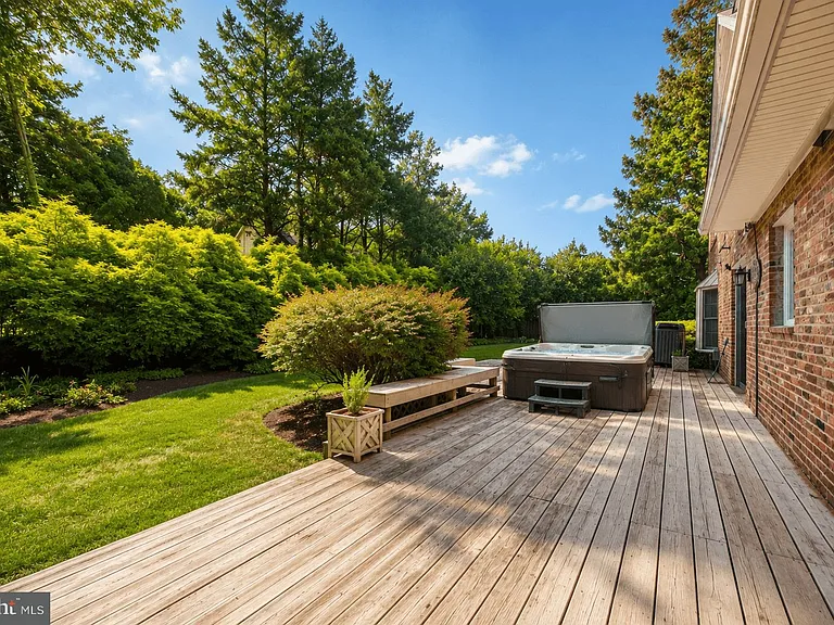 1022 Delf Dr — Photo 39