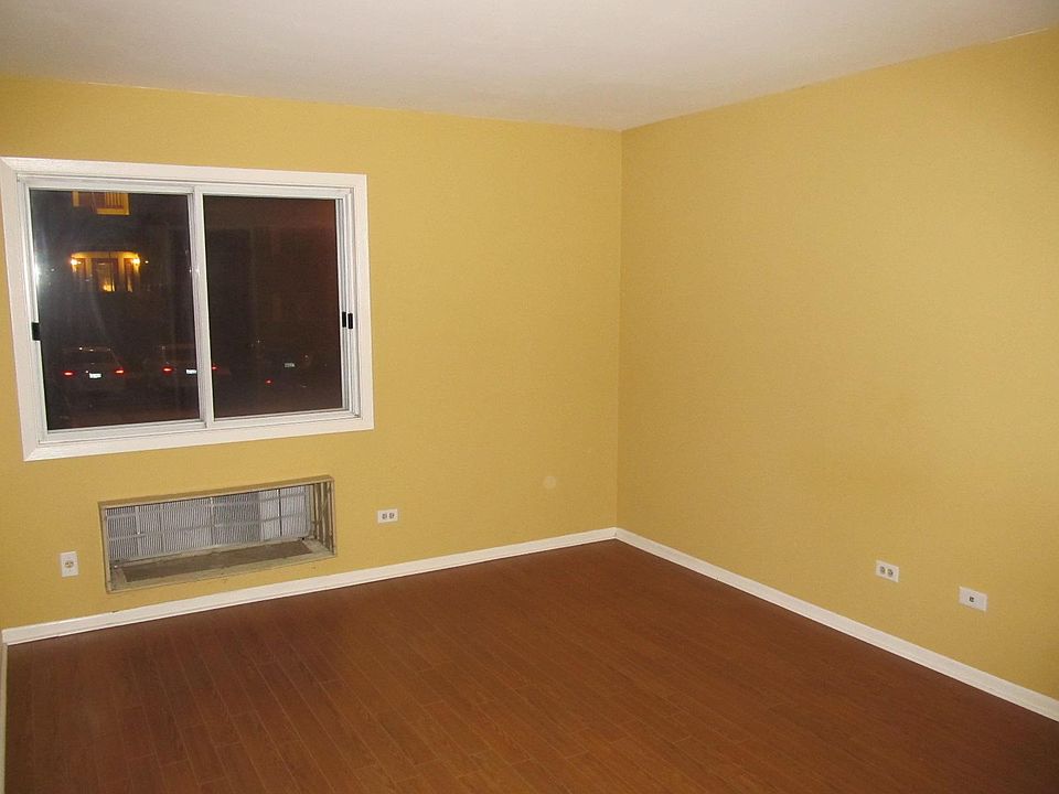 1st image of 860 N Lakeside Dr APT 1D