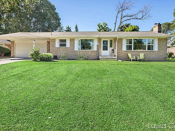 3rd image of 1696 Bridle Creek Dr SE
